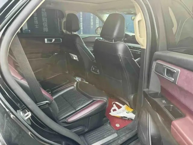 Ford Explorer — Фото автомобиля 6