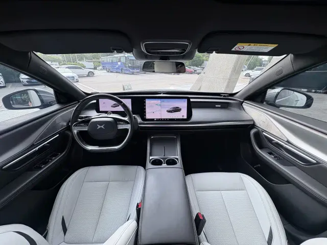 Xpeng P7 — Фото автомобиля 5