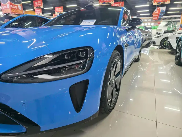 Xiaomi SU7 — Фото автомобиля 4