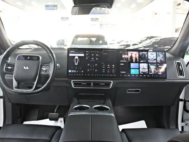 Li Auto L7 — Фото автомобиля 10