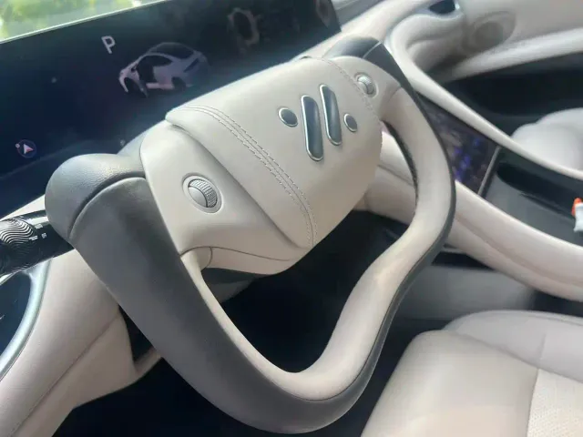 IM Motors L6 — Фото автомобиля 10
