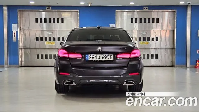 BMW 5 Series — Фото автомобиля 4