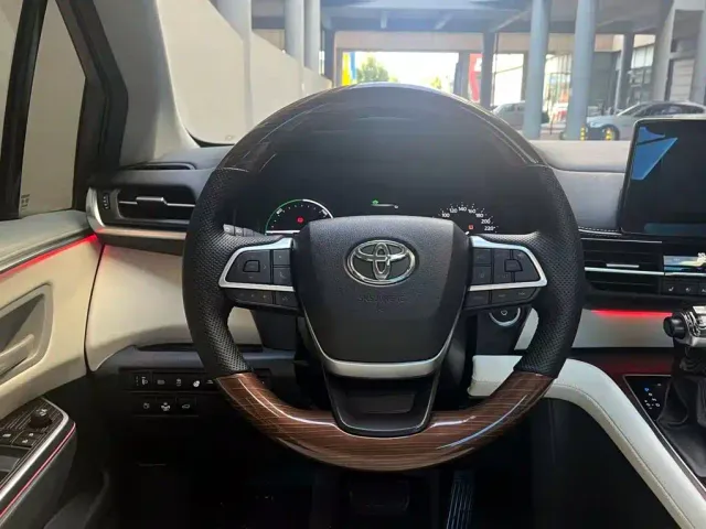 Toyota Granvia — Фото автомобиля 14