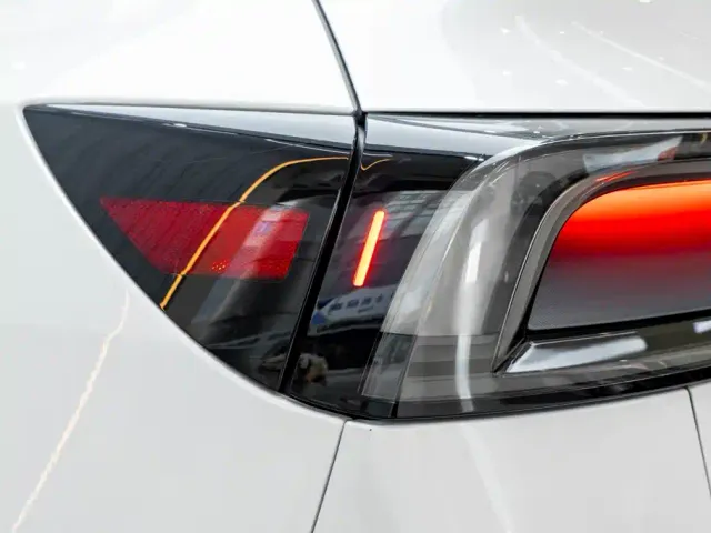 Tesla Model Y — Фото автомобиля 9