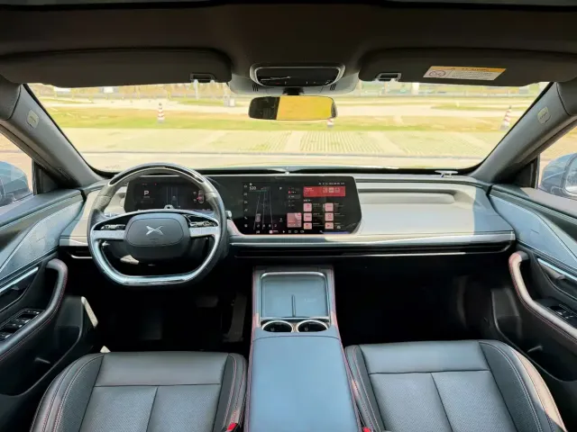 Xpeng P7 — Фото автомобиля 10