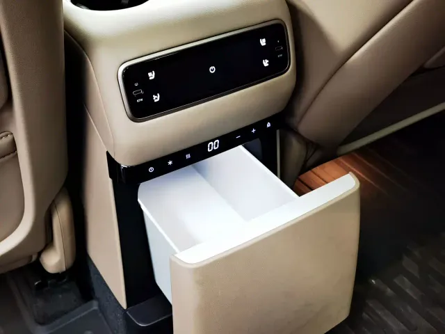 Li Auto Li i8 2025 Standard Edition — Фото автомобиля 17