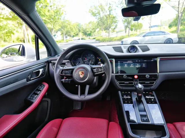 Porsche Macan — Фото автомобиля 12