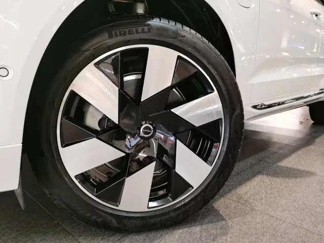 Volvo XC60 — Фото автомобиля 17