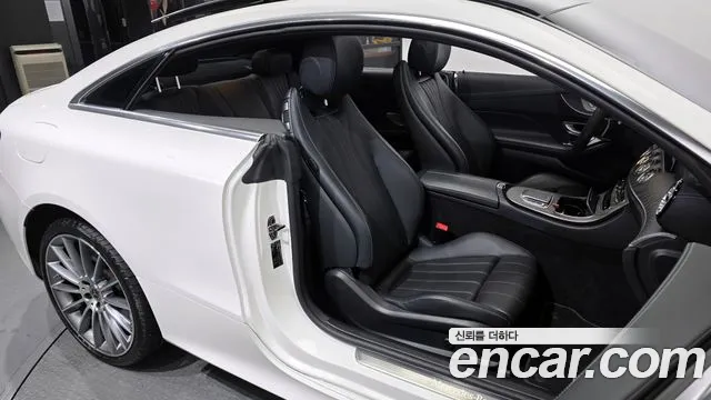 Mercedes-Benz E-Class — Фото автомобиля 11