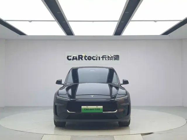 Tesla Model Y — Фото автомобиля 8