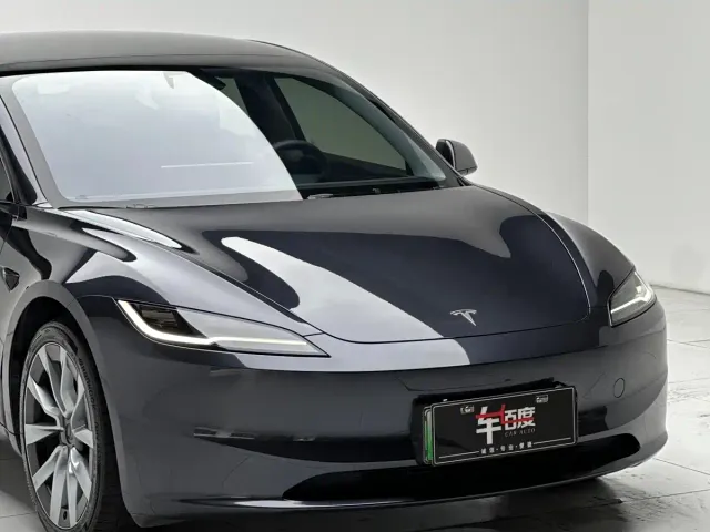 Tesla Model 3 — Фото автомобиля 20