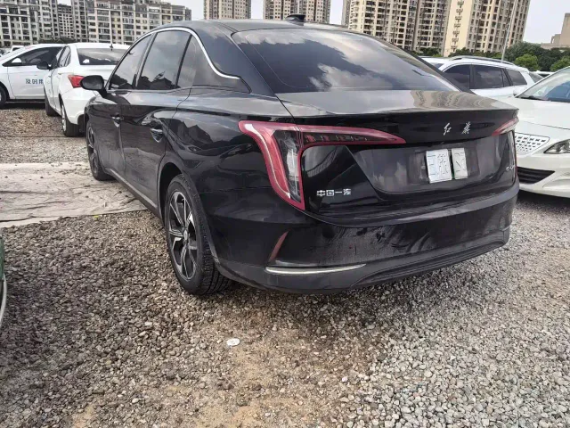 Hongqi E-QM5 — Фото автомобиля 4