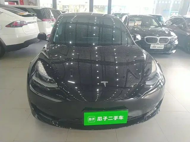 Tesla Model 3 — Фото автомобиля 2
