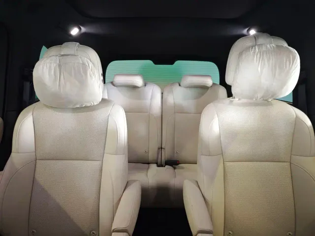 Li Auto L8 — Фото автомобиля 10