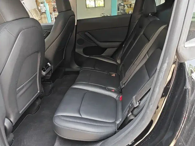 Tesla Model Y — Фото автомобиля 16