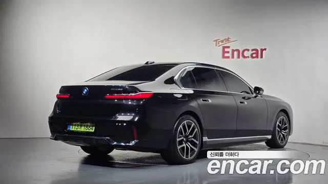 BMW i7 — Фото автомобиля 2
