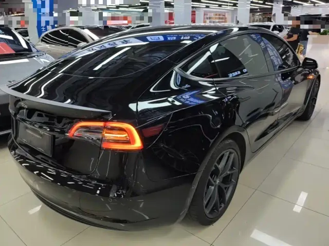 Tesla Model 3 — Фото автомобиля 6