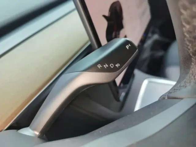 Tesla Model Y — Фото автомобиля 13