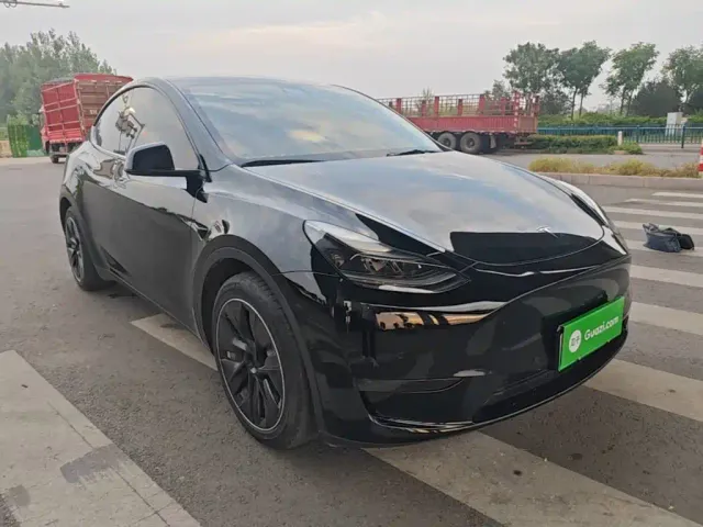 Tesla Model Y — Фото автомобиля 3