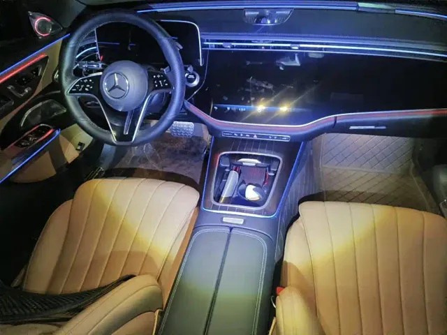 Mercedes-Benz E-Class — Фото автомобиля 12