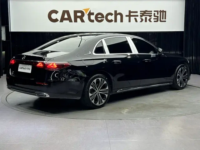 Mercedes-Benz E-Class — Фото автомобиля 5