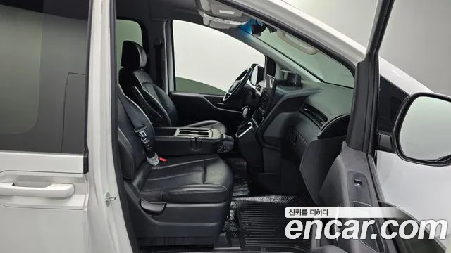 Hyundai Staria Staria 4WD Tourer 11 мест — Фото автомобиля 11