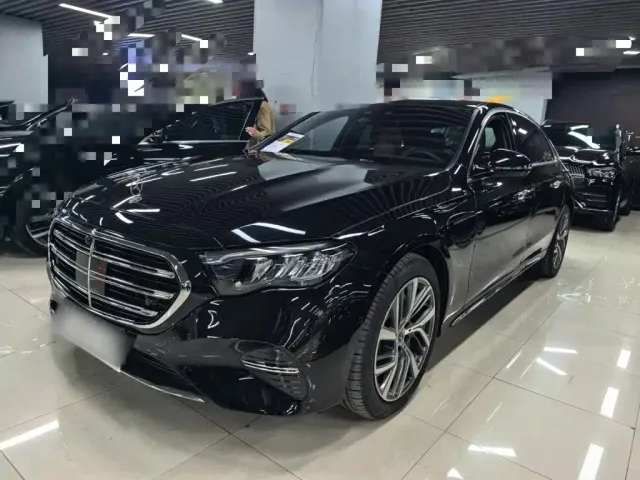 Mercedes-Benz E-Class — Фото автомобиля 2