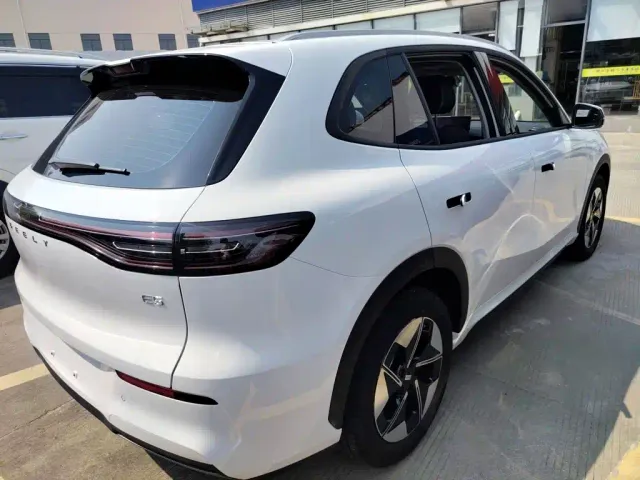 Geely Galaxy E5 — Фото автомобиля 6