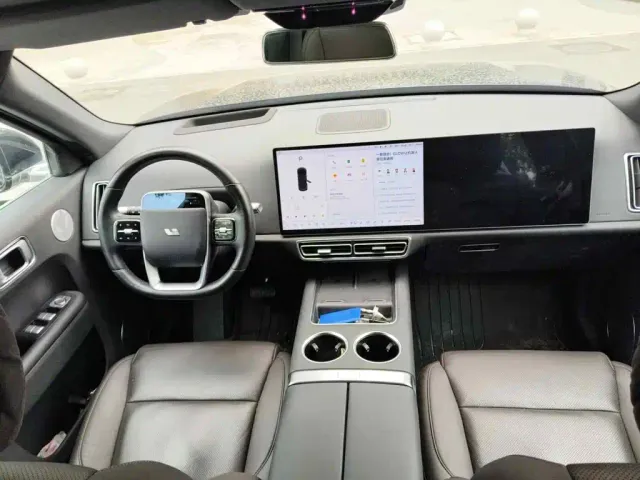 Li Auto L8 — Фото автомобиля 12