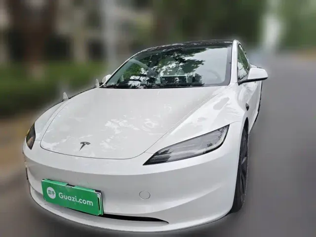 Tesla Model 3 — Фото автомобиля 2
