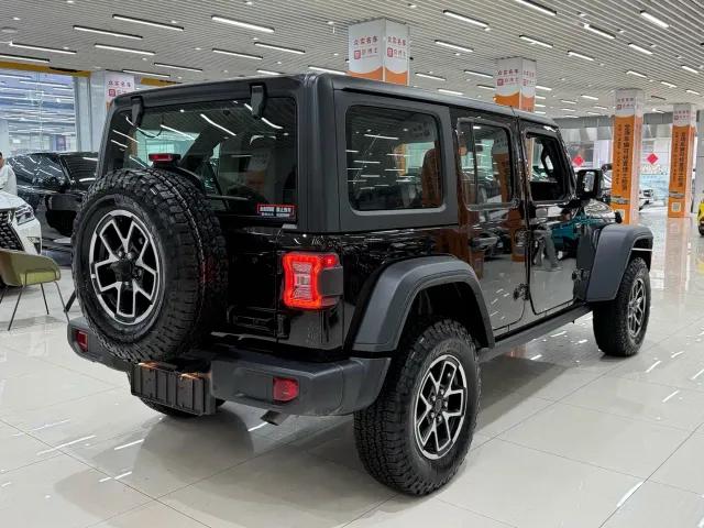 Jeep Wrangler — Фото автомобиля 3