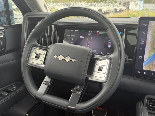BYD FangChengBao Leopard 5 — Фото автомобиля 15