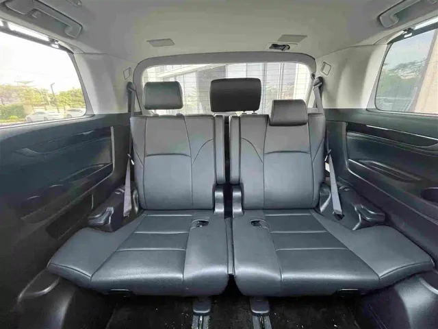 Toyota Vellfire — Фото автомобиля 13