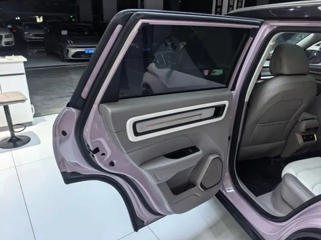 Geely ICON — Фото автомобиля 8