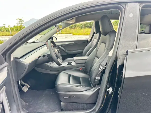 Tesla Model Y — Фото автомобиля 23
