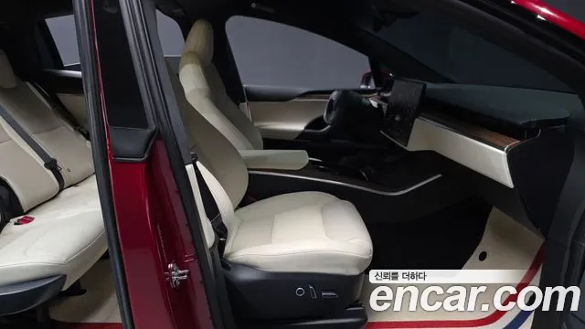 Tesla Model X — Фото автомобиля 16