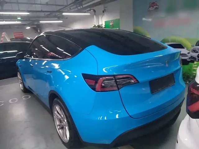 Tesla Model Y — Фото автомобиля 4
