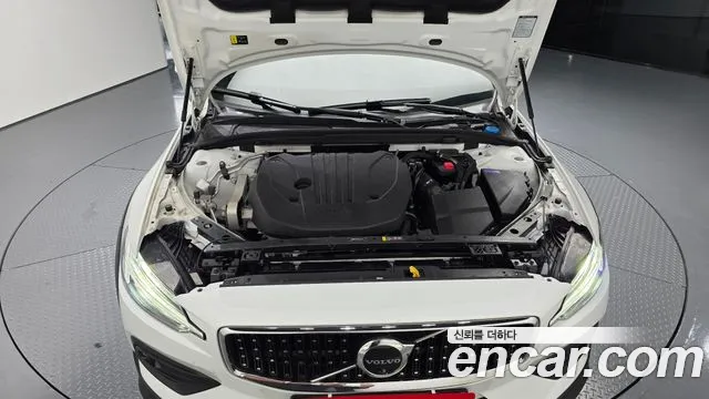 Вольво V60 V60 Cross Country 2 поколение B5 Ultimate AWD — Фото автомобиля 6