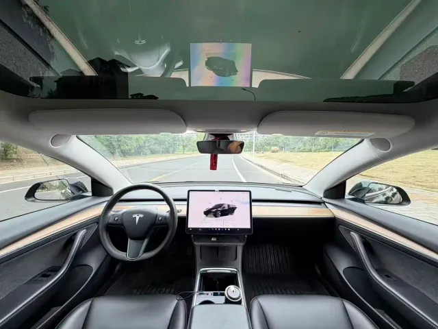 Tesla Model 3 — Фото автомобиля 14
