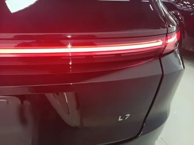 Li Auto L7 — Фото автомобиля 7