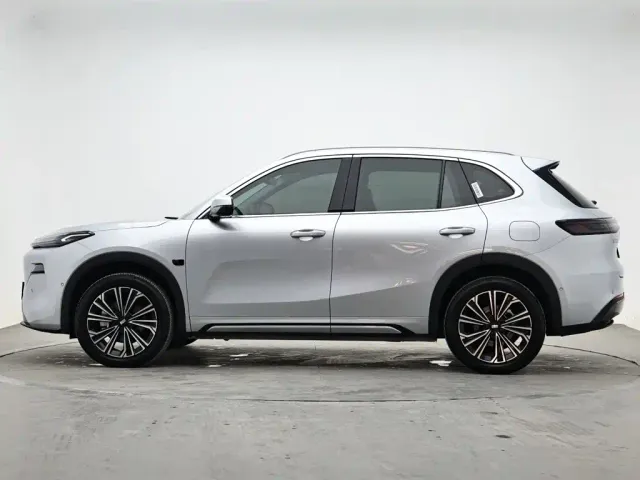 Geely Galaxy Starship 7 EM-i — Фото автомобиля 6