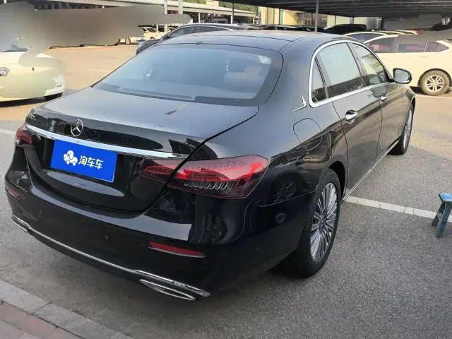 Mercedes-Benz E-Class — Фото автомобиля 3