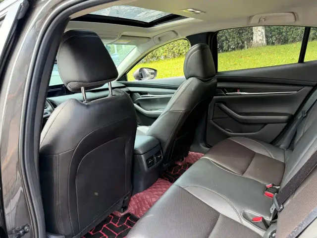 Mazda Axela — Фото автомобиля 11