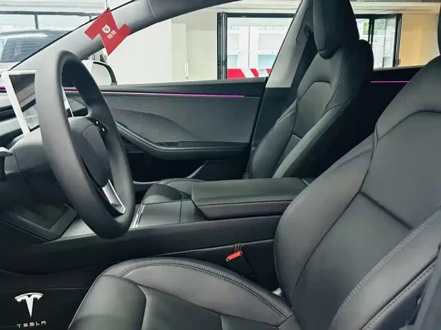 Tesla Model 3 — Фото автомобиля 7