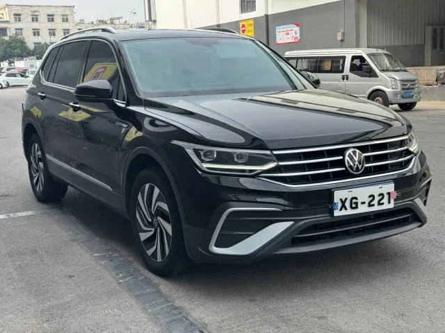 Volkswagen Tiguan L — Фото автомобиля 3