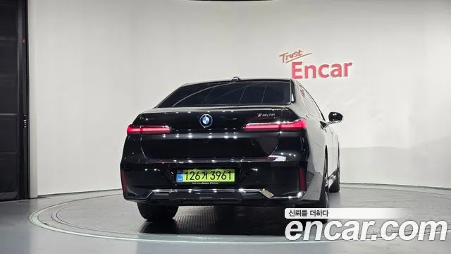 BMW 7-Series 7 серия (G70) — Фото автомобиля 3