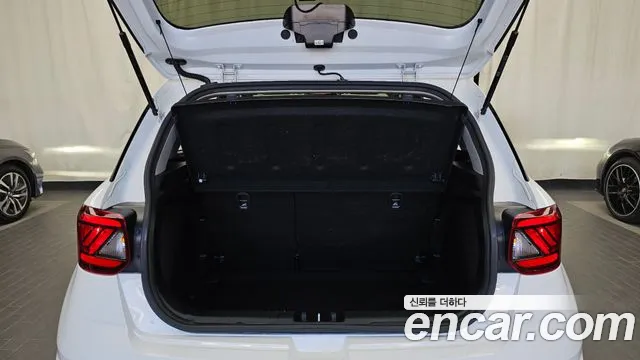 Hyundai Venue — Фото автомобиля 20