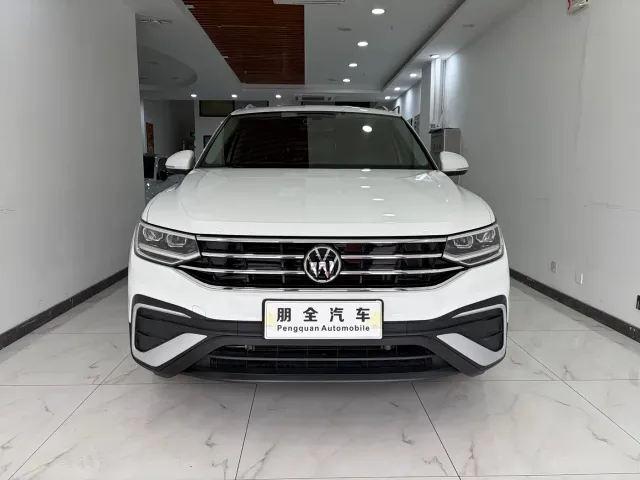 Volkswagen Tiguan L — Фото автомобиля 2