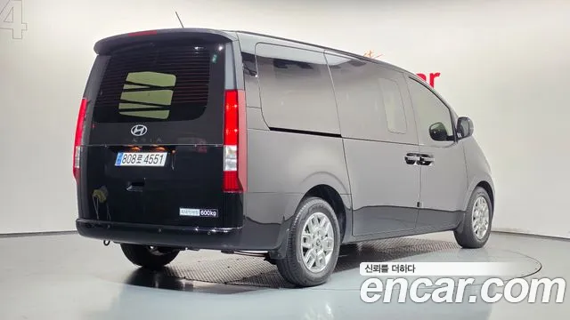 Фотография автомобиля — Hyundai Staria