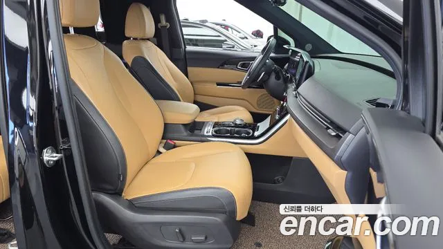 Kia Carnival Generation 4 — Фото автомобиля 17